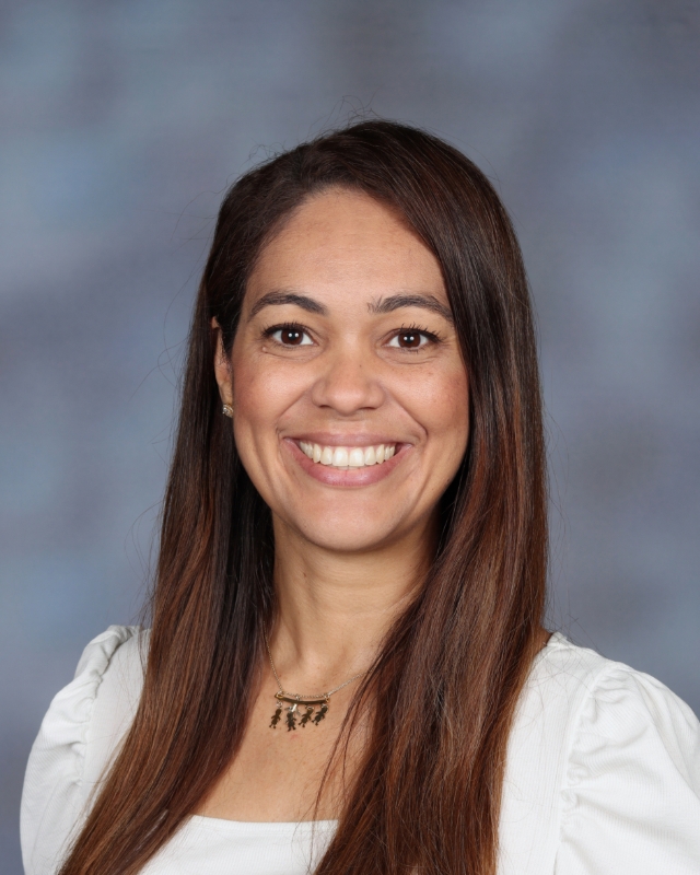Elliane Arellano : ESL Paraprofessional
