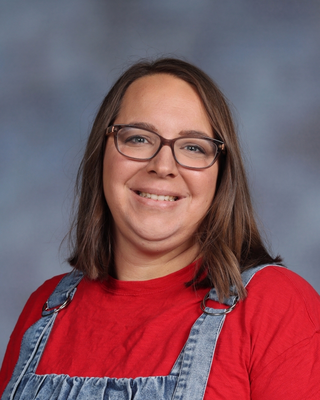 Carly Everett-Department Head : Graphic Arts