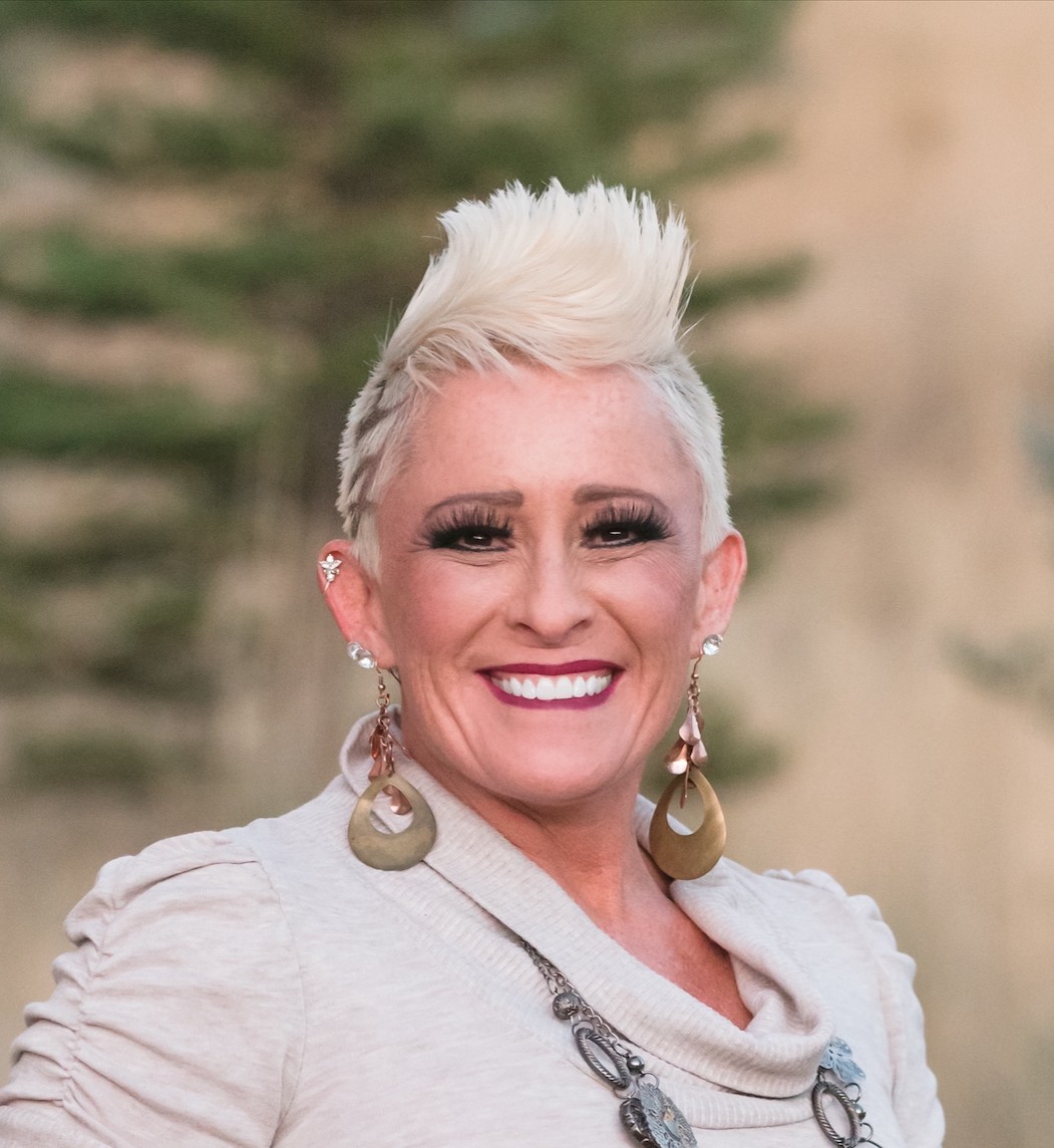 Shawndi Beacham : Head Cheer Coach