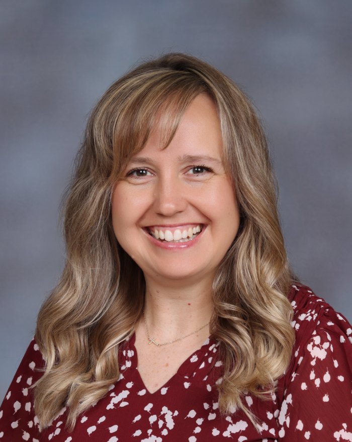 Hillery Hunt : Kindergarten Teacher