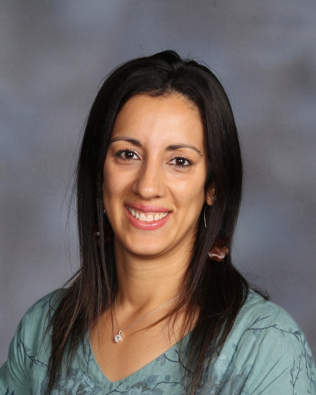 Aline Lourenci : First Grade Teacher DLI