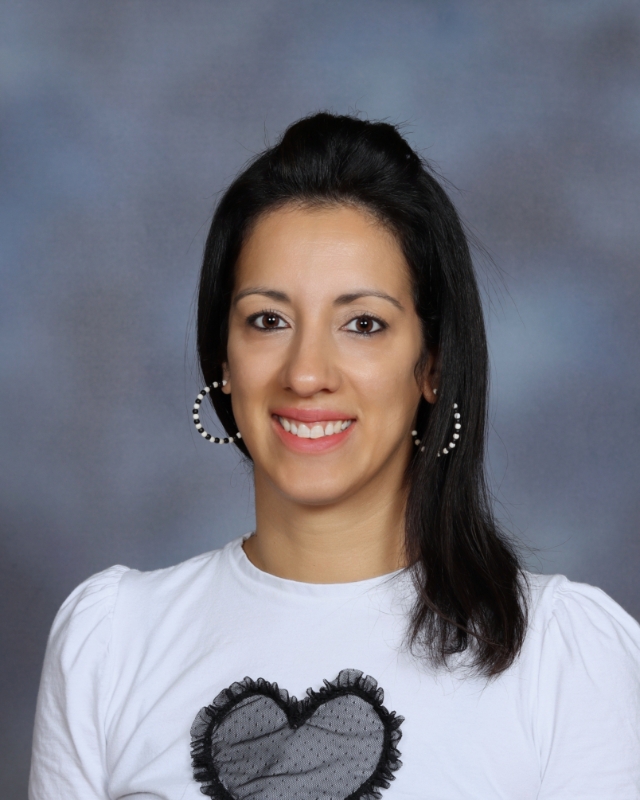 Aline Lourenci : First Grade Teacher DLI