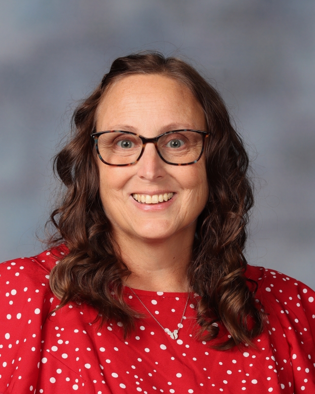 Julie Gonzalez : Kindergarten Teacher