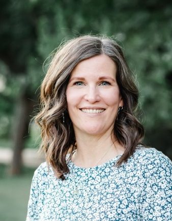 Alysia Thiriot : Library Aide
